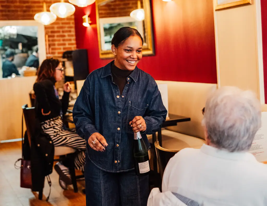 À Saint-Ouen-sur-Seine, notre restaurant bistronomique accueille petits et grands avec attention, patience et bienveillance
